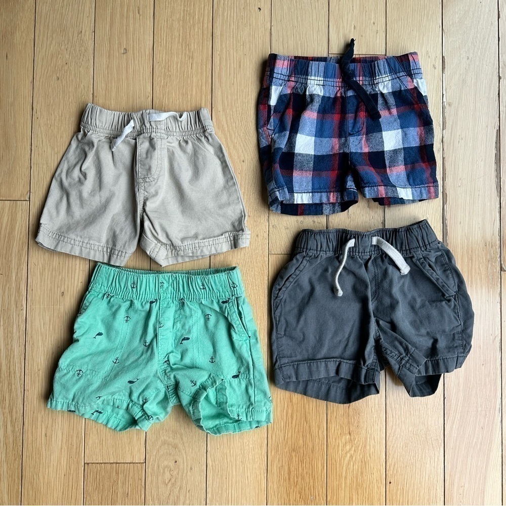 Four pairs of excellent condition toddler shorts size 12-18 month